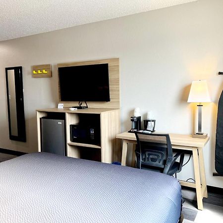 Super 8 By Wyndham Cedar Rapids Otel Dış mekan fotoğraf