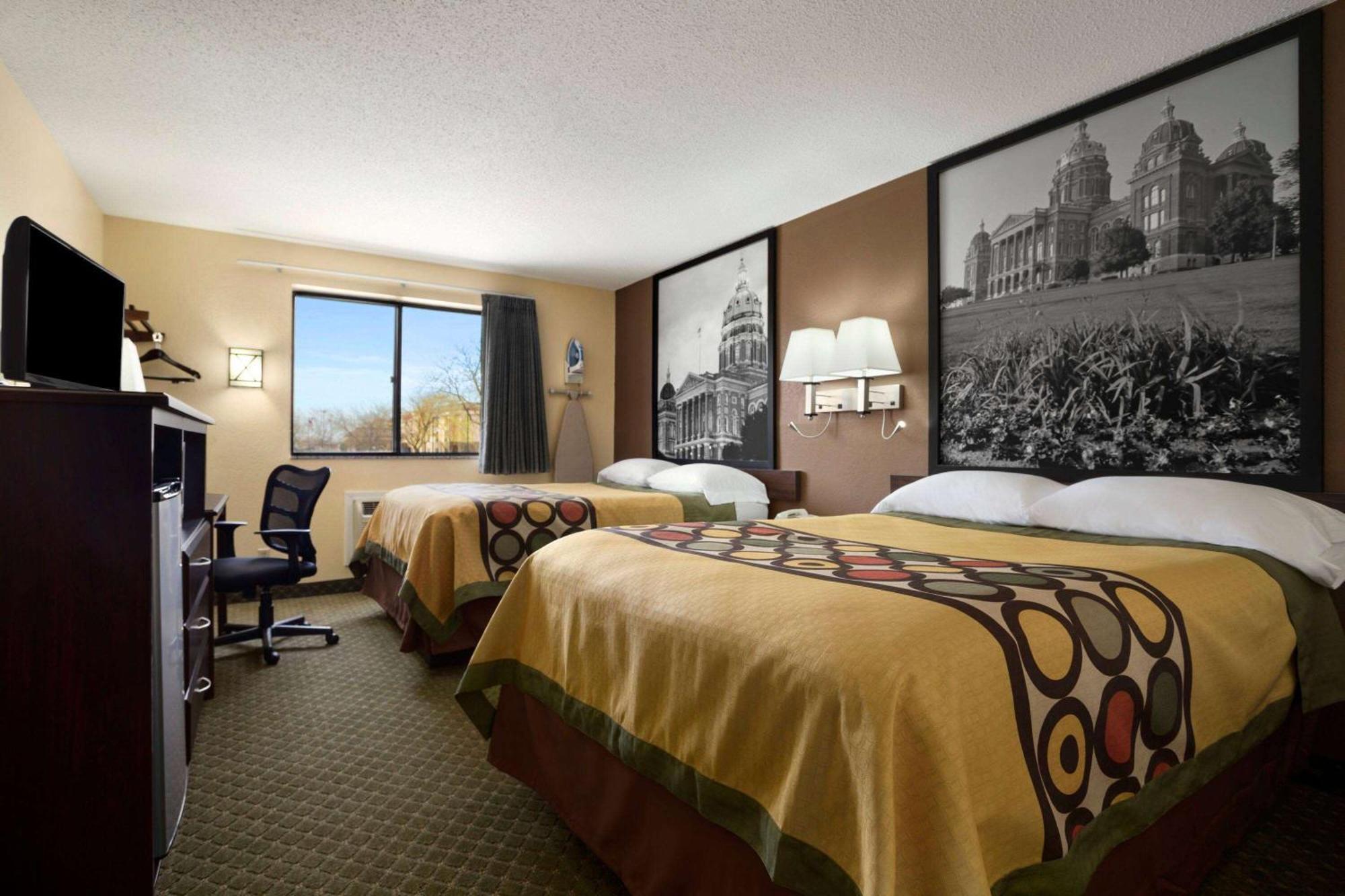 Super 8 By Wyndham Cedar Rapids Otel Dış mekan fotoğraf