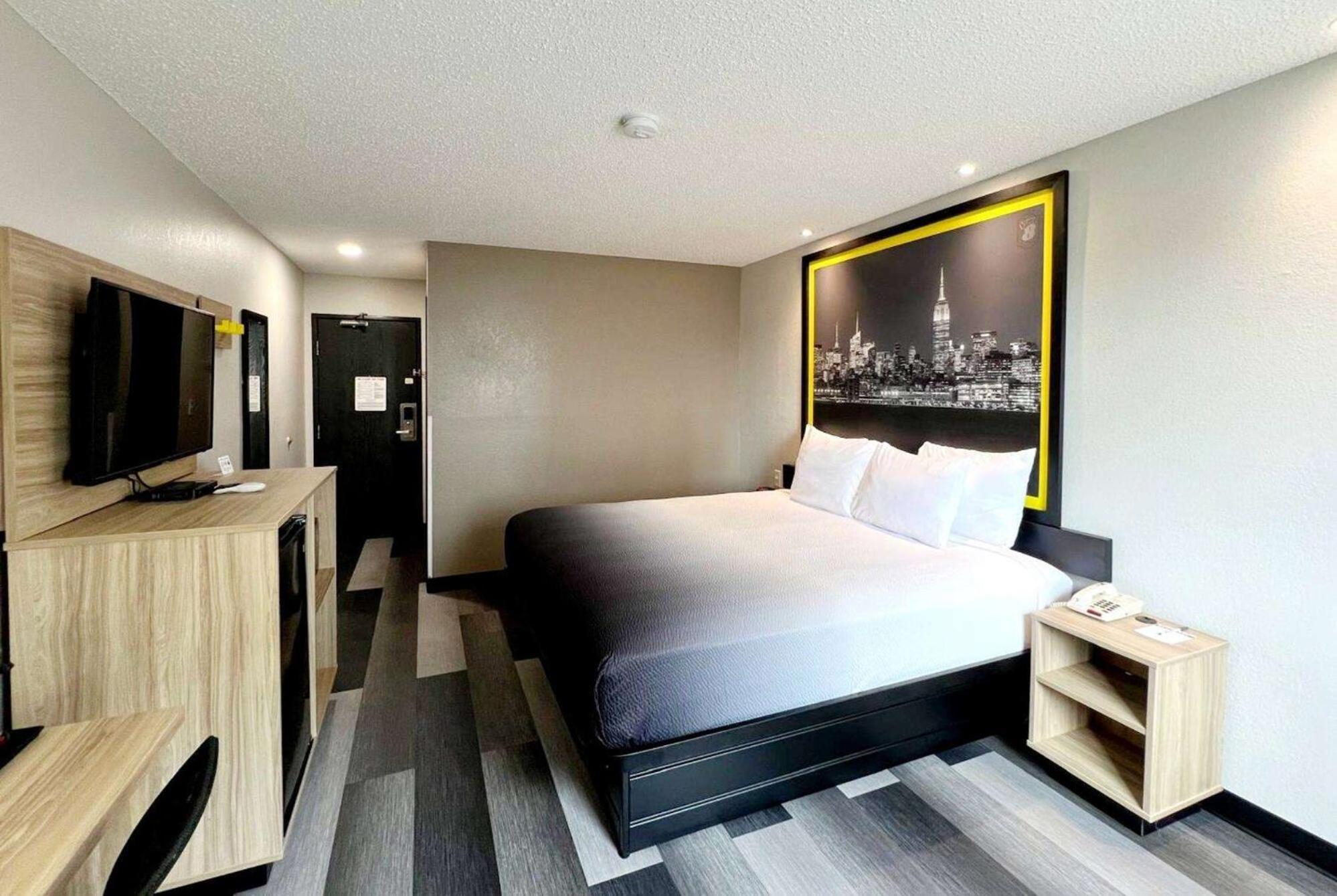 Super 8 By Wyndham Cedar Rapids Otel Dış mekan fotoğraf