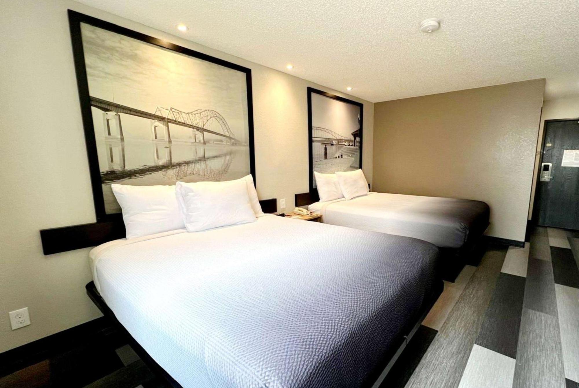 Super 8 By Wyndham Cedar Rapids Otel Dış mekan fotoğraf
