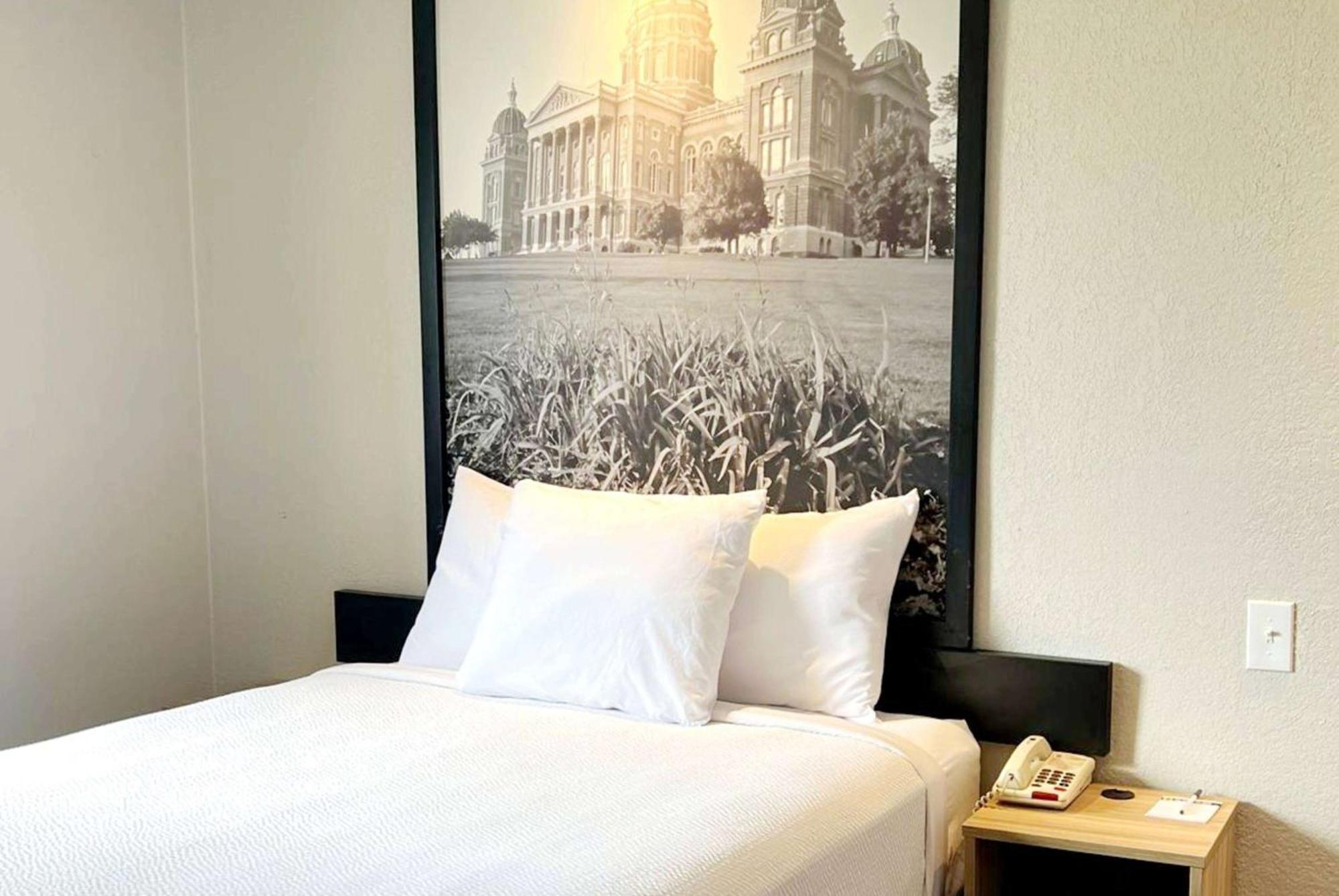 Super 8 By Wyndham Cedar Rapids Otel Dış mekan fotoğraf