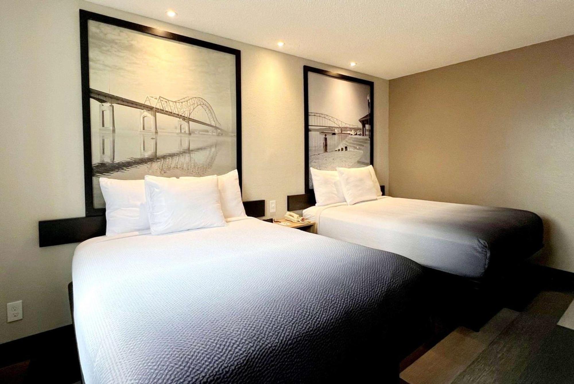 Super 8 By Wyndham Cedar Rapids Otel Dış mekan fotoğraf