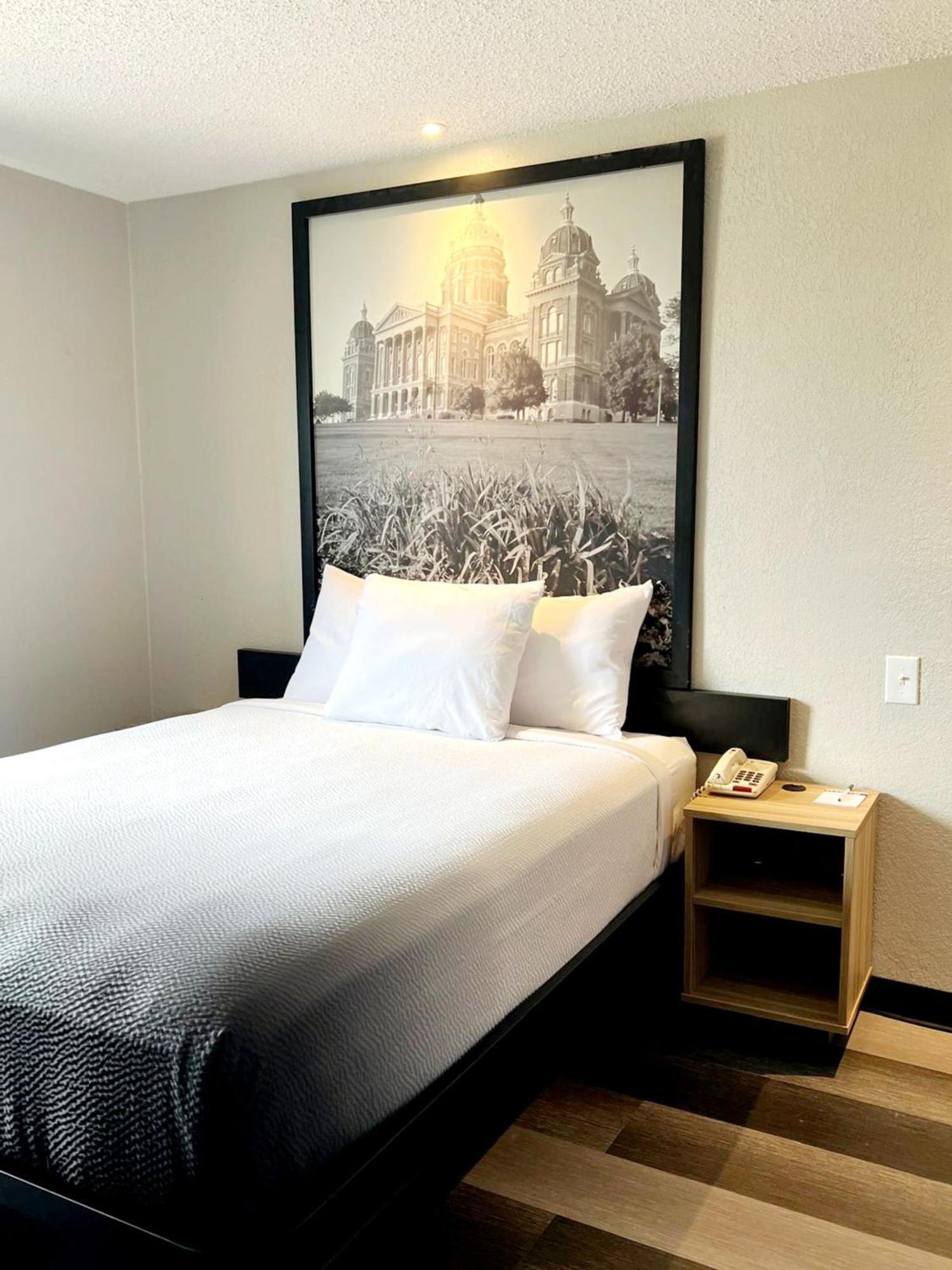Super 8 By Wyndham Cedar Rapids Otel Dış mekan fotoğraf