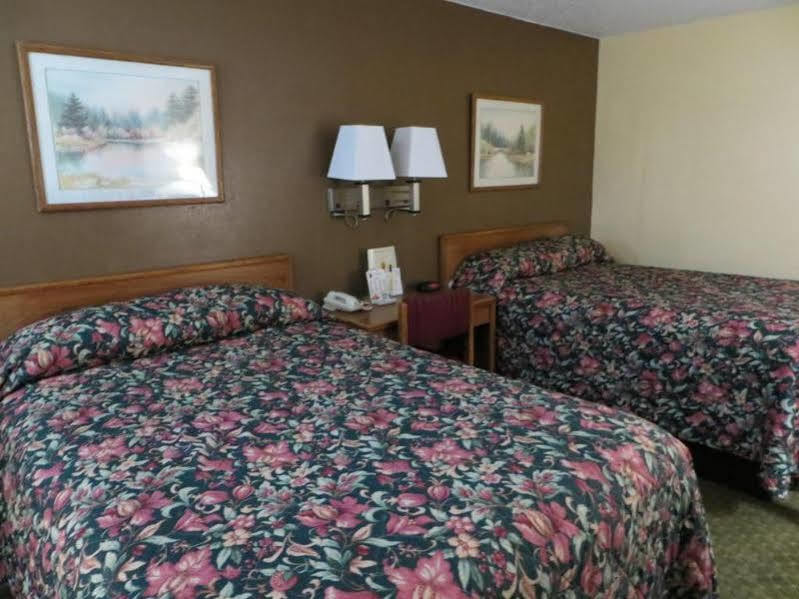 Super 8 By Wyndham Cedar Rapids Otel Dış mekan fotoğraf