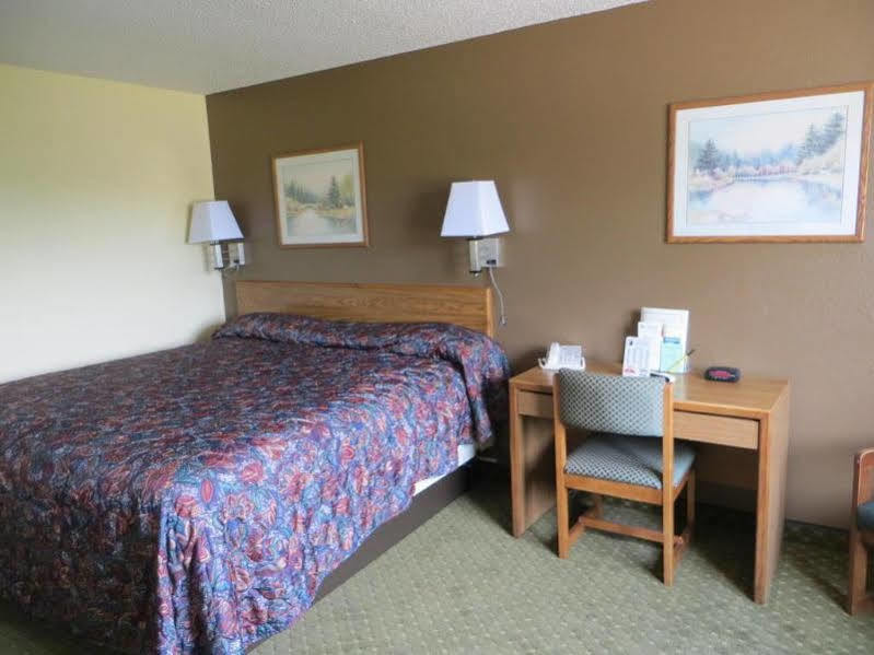 Super 8 By Wyndham Cedar Rapids Otel Dış mekan fotoğraf
